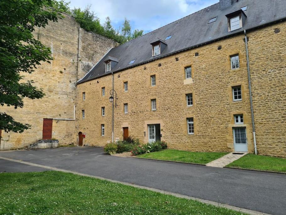 Aux Remparts Du Chateau Sedan Exterior photo